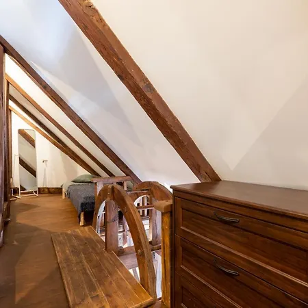 Hilltop - Old Town Kuninga 아파트