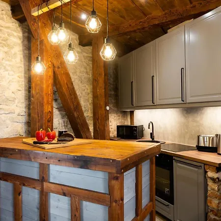 Hilltop - Old Town Kuninga