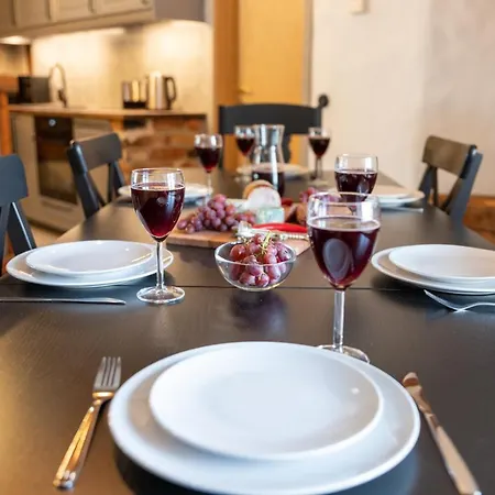 Hilltop - Old Town Kuninga 아파트 *