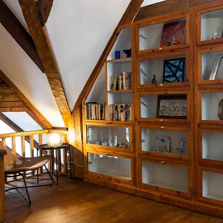 Hilltop - Old Town Kuninga 아파트