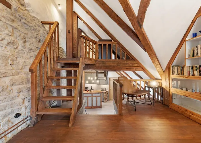 Hilltop - Old Town Kuninga