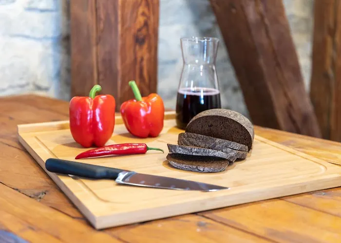 Hilltop - Old Town Kuninga Apartamento