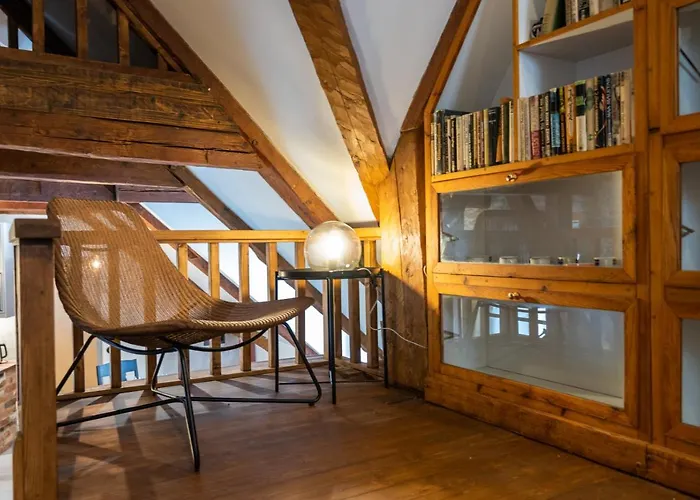 Hilltop - Old Town Kuninga Apartamento *