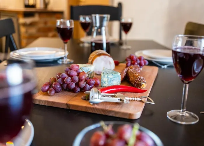 Hilltop - Old Town Kuninga * Talin