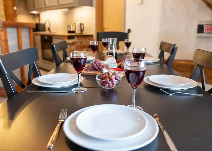 Hilltop - Old Town Kuninga Apartamento *